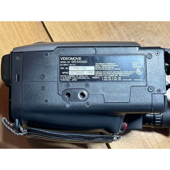 JVC Compact VHS Camcorder GR-AX900 with manual and remote untested. - Picture 8 of 8